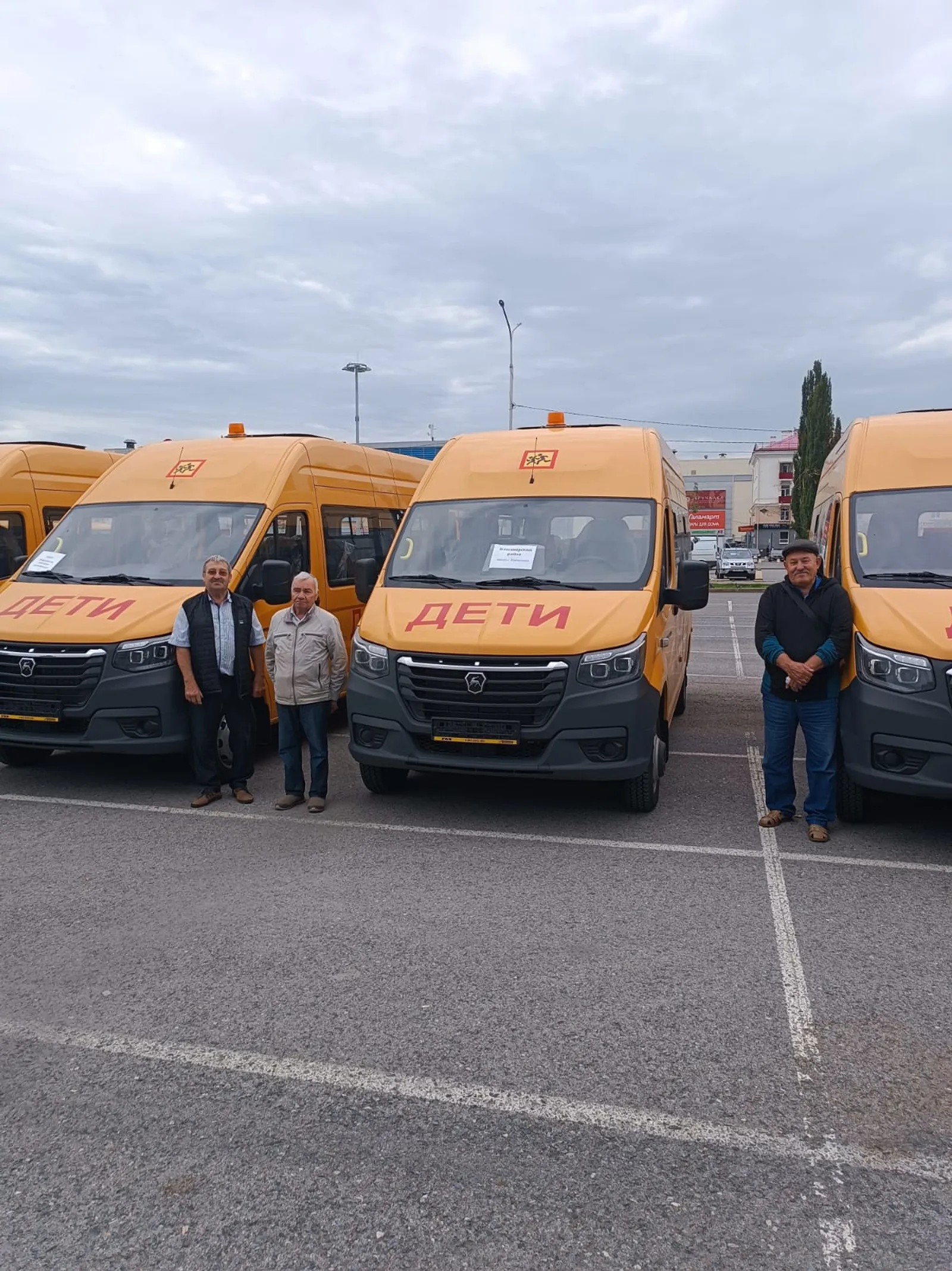 Школы Благоварского района получили три новых автобуса