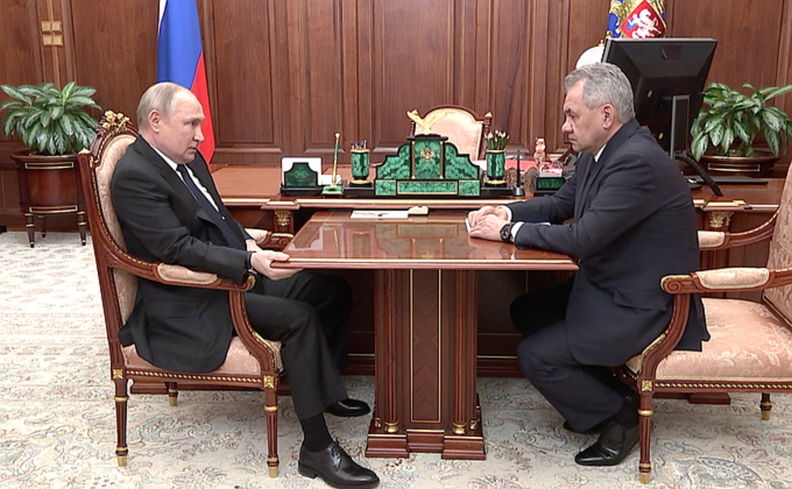 Состоялась рабочая встреча Владимира Путина с Министром обороны Российской Федерации Сергеем Шойгу.