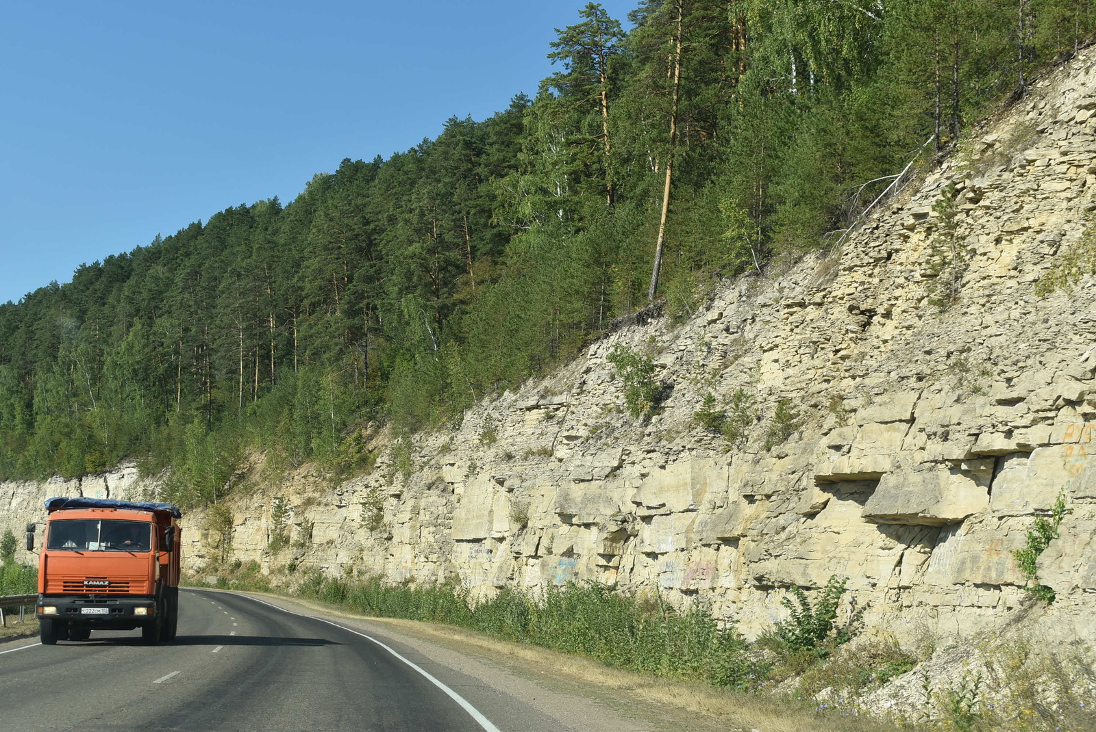 Девушка из Башкирии познакомилась с неизвестным  мужчиной и  убежала  из дома