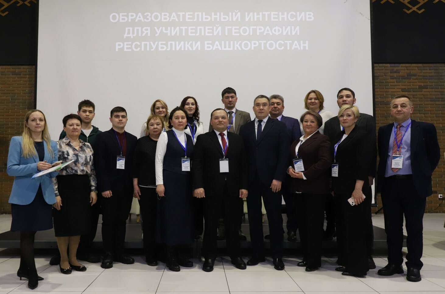 И ветер странствий благоварцам в путь!