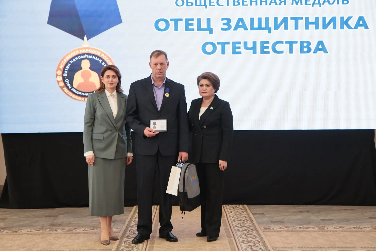 Жителю Благоварского района вручили медаль за воспитание сына-Героя