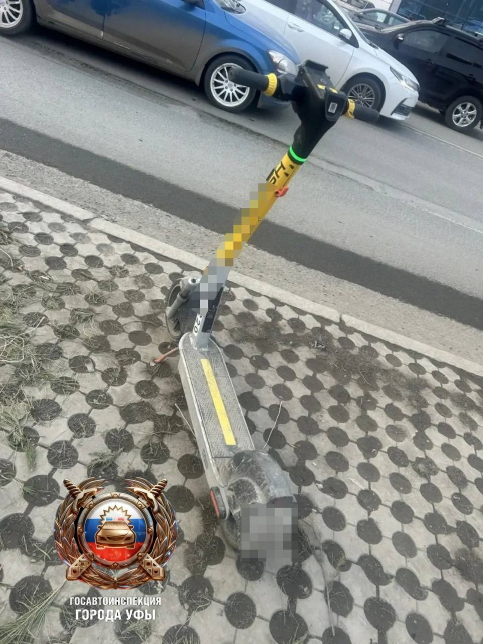 В Уфе два школьника на электросамокате угодили под авто