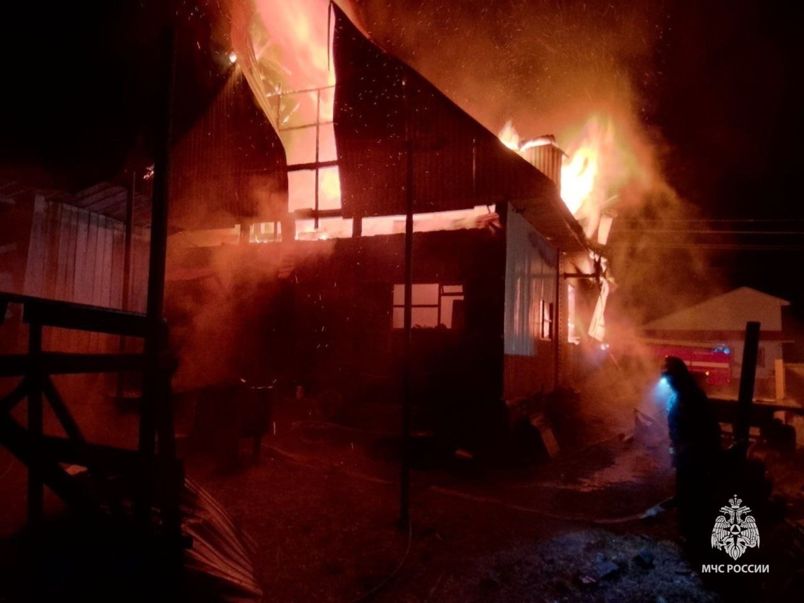 В Башкирии пожар оставил многодетную семью без дома