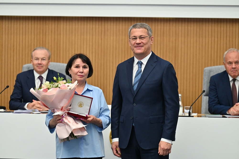 Радий Хабиров поздравил специалистов регионального Управления Роспотребнадзора со 100-летием ведомства