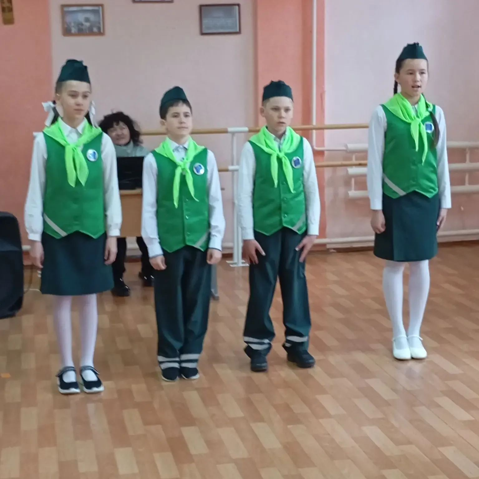 Блистательные выступления юных инспекторов движения