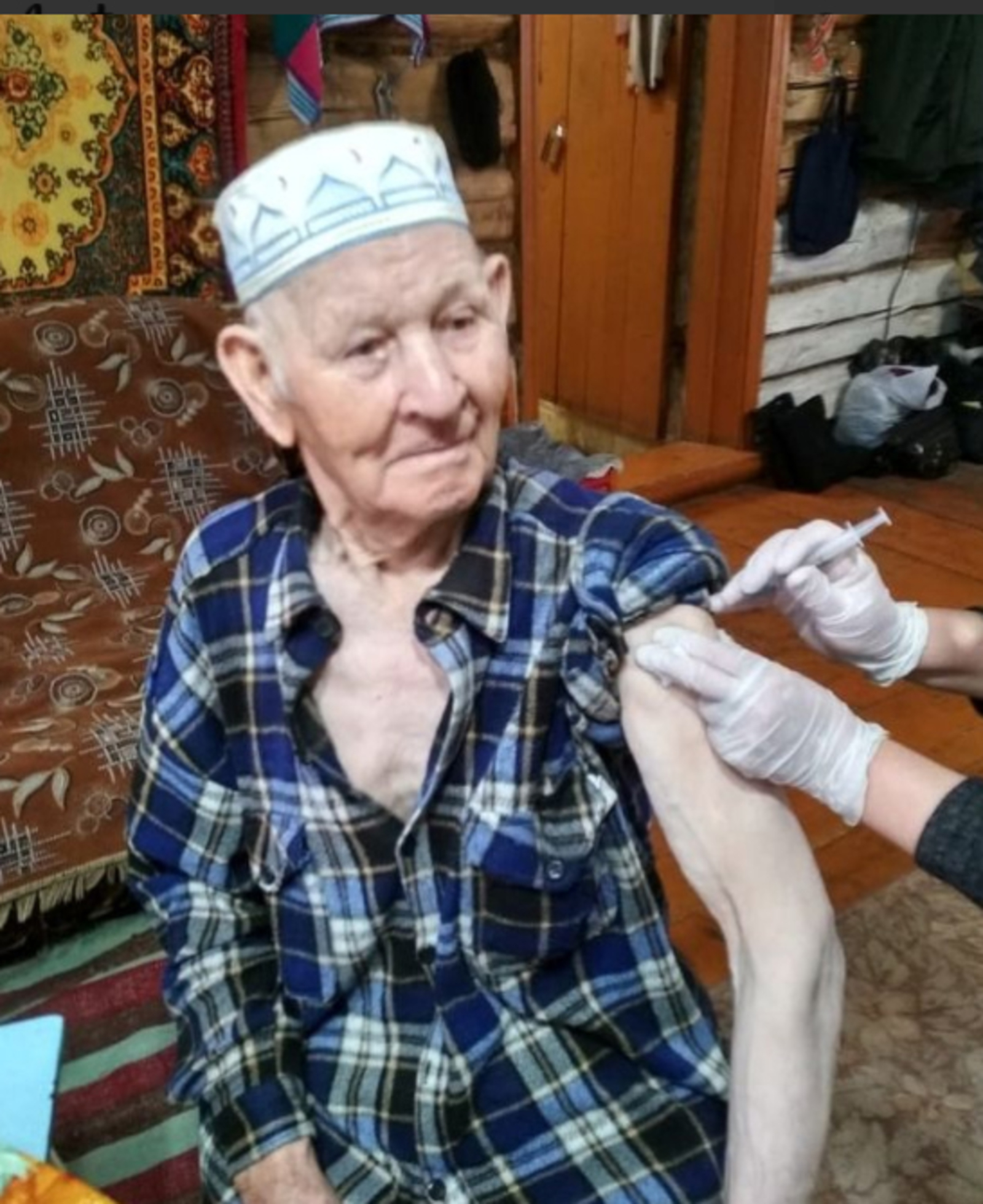90-летний житель Благоварского района сделал ревакцинацию от новой коронавирусной инфекции