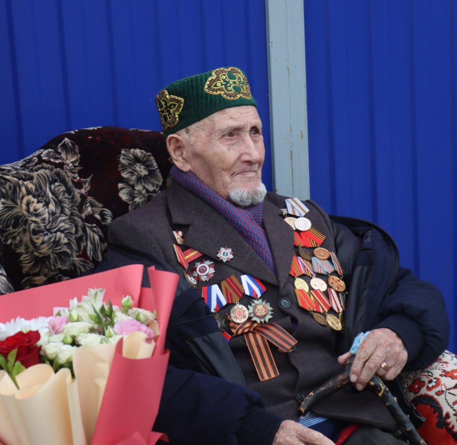 Накануне Дня Победы в Республике Башкортостан чествовали  ветерана Великой Отечественной войны – 100-летнего Мансурзяна Суллиманова.