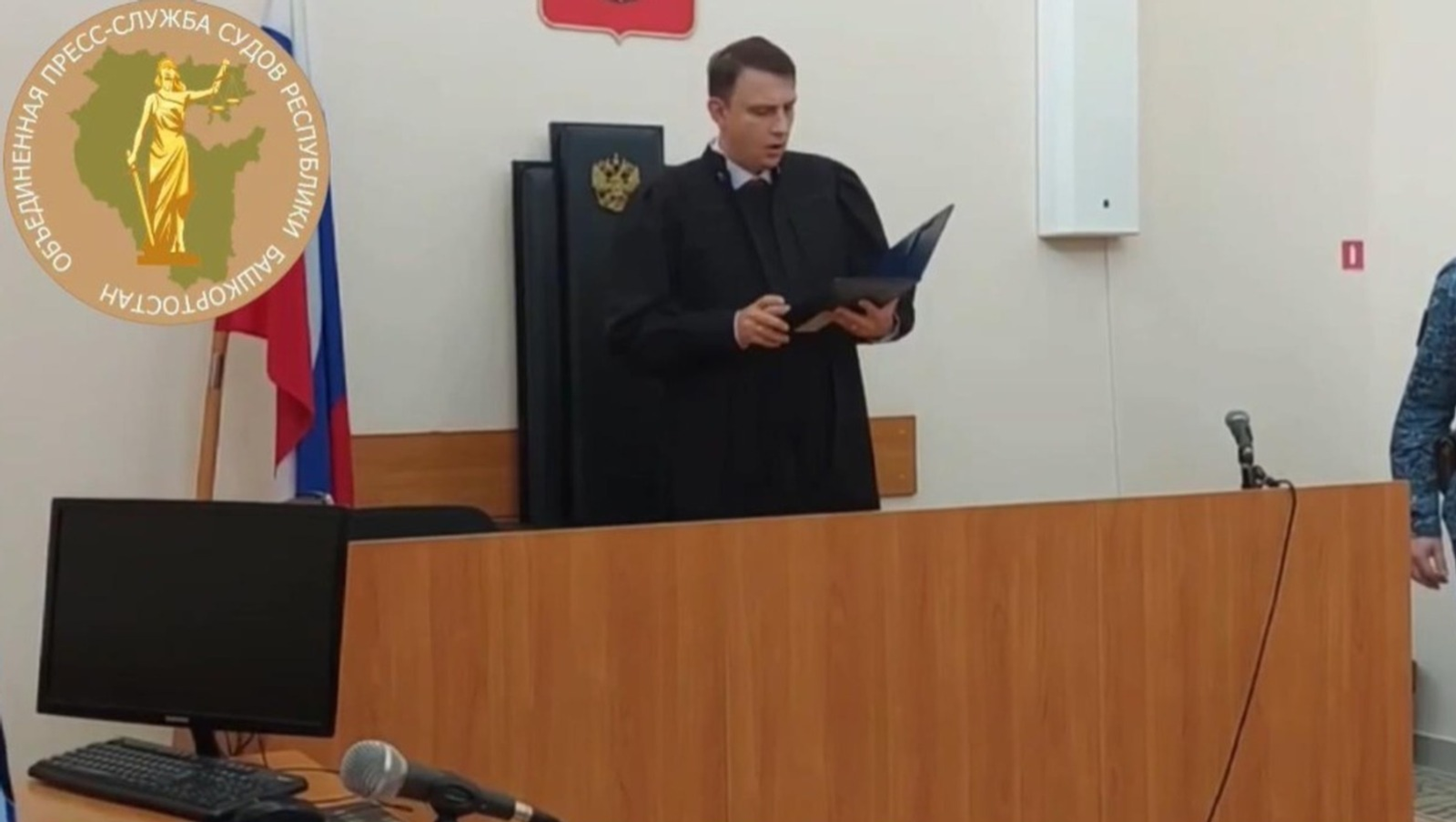 В Башкирии бывшего сотрудника полиции посадили за взятку