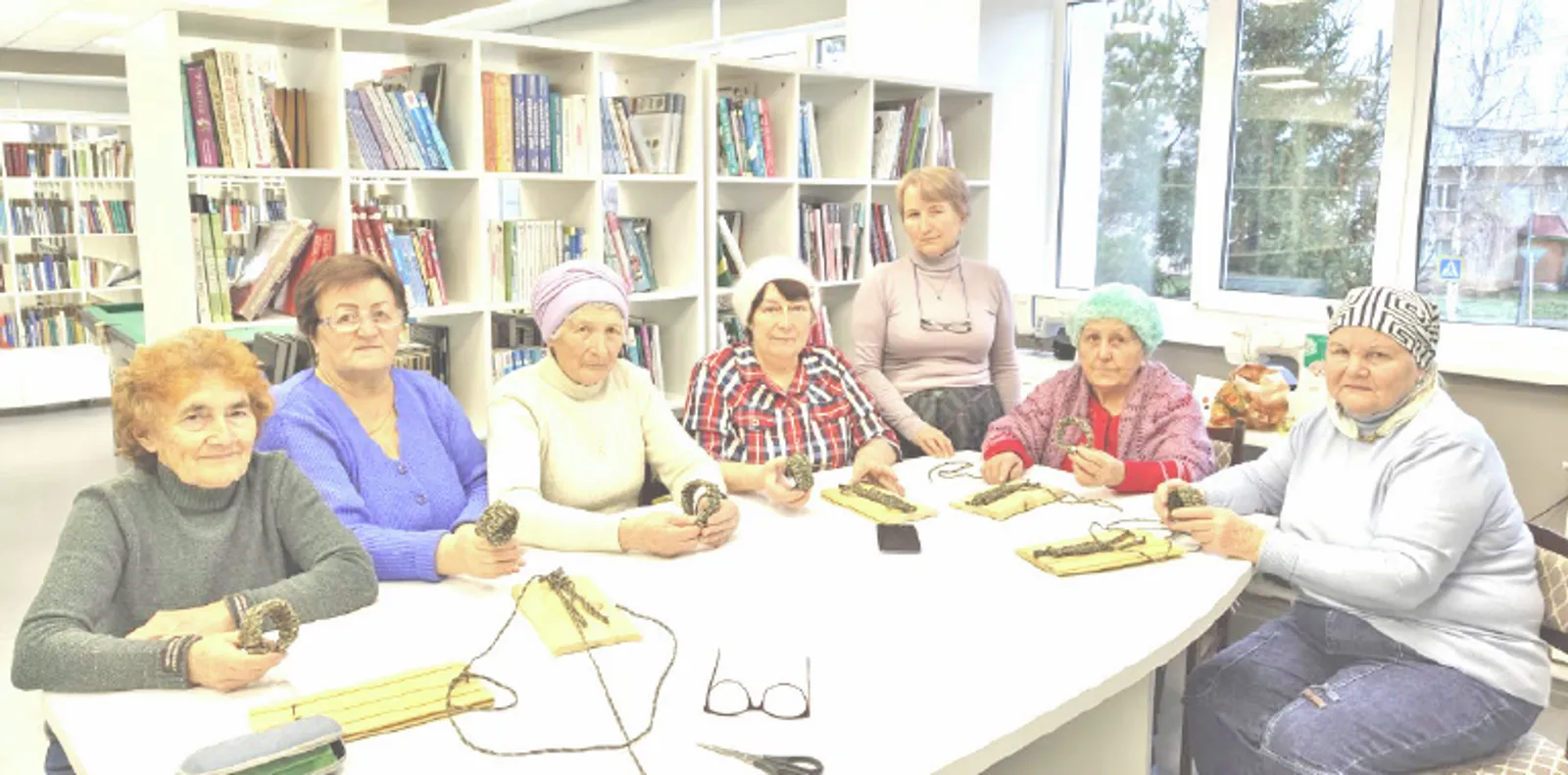 Клубы рукодельниц помогают бойцам