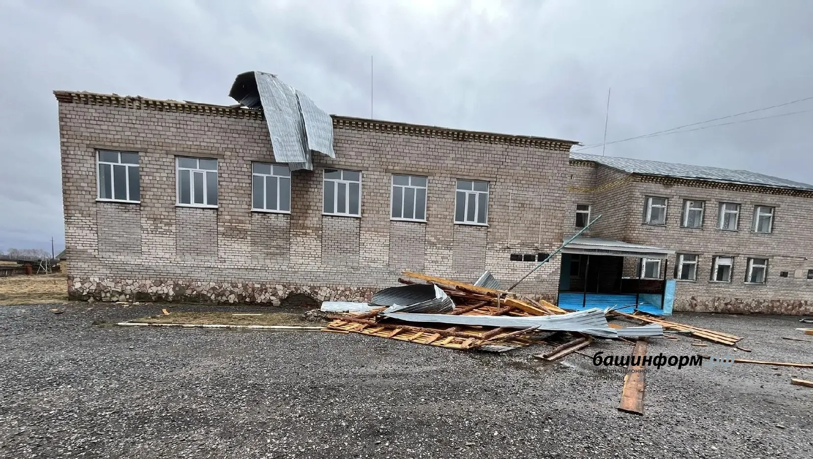 В Благоварском районе ураган сорвал крышу школы