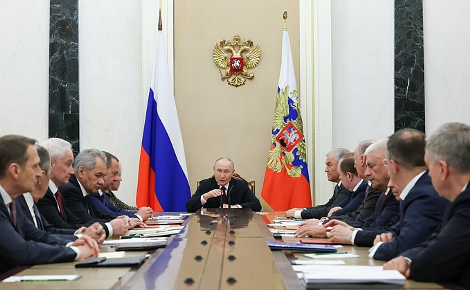 Владимир Путин принял участие в пленарном заседании Форума будущих технологий