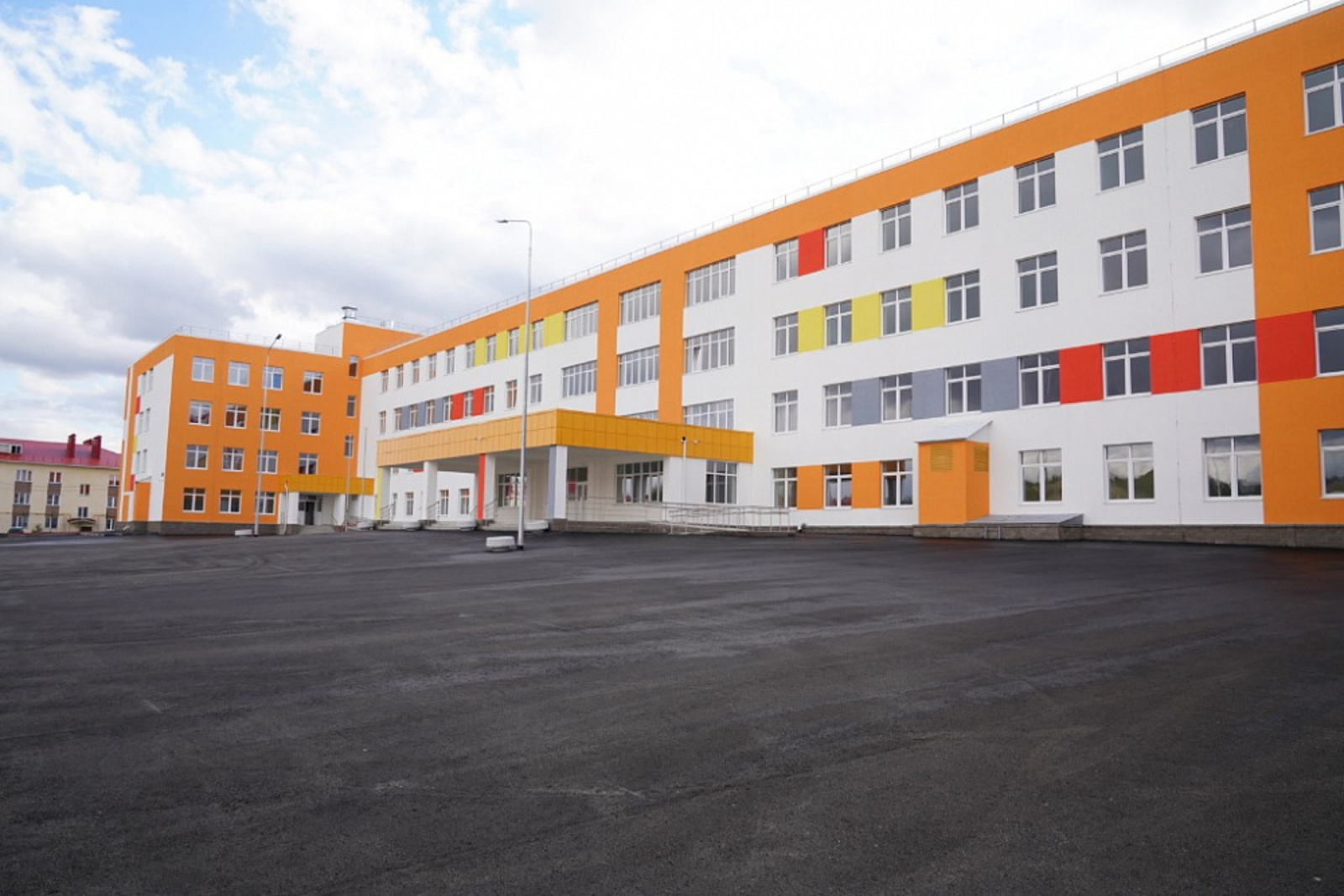 В Учалах завершают строительство новой школы на 1 225 мест