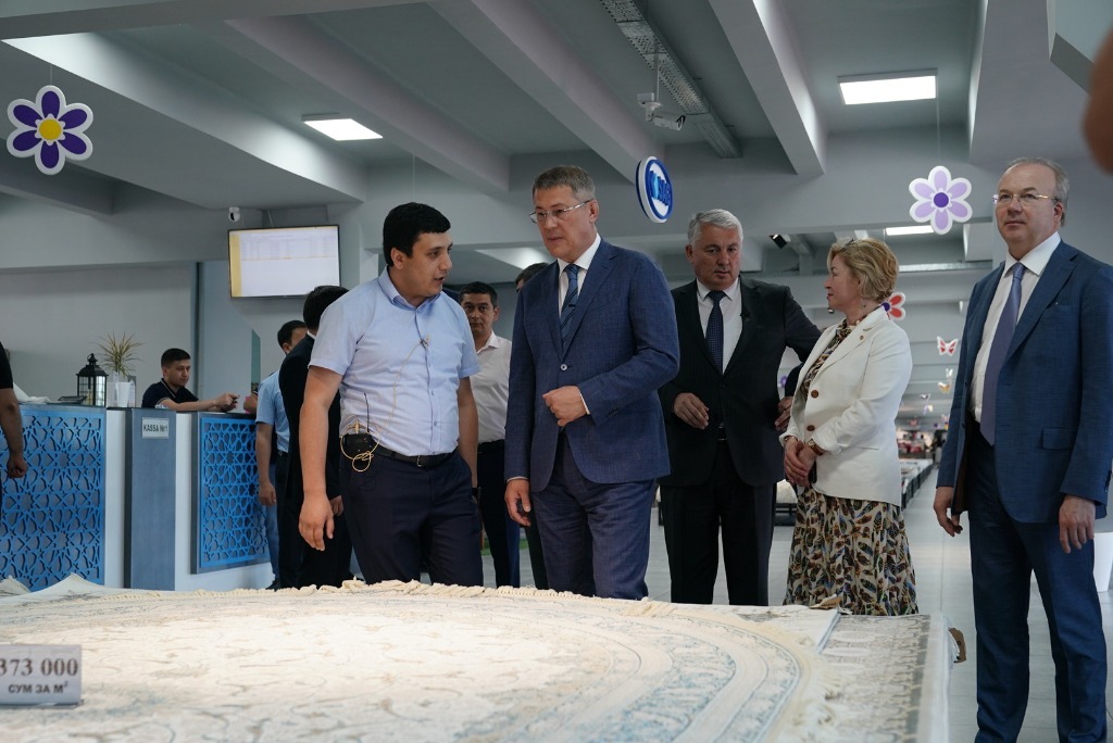 Радий Хабиров предложил локализовать в Башкортостане производство узбекских ковров