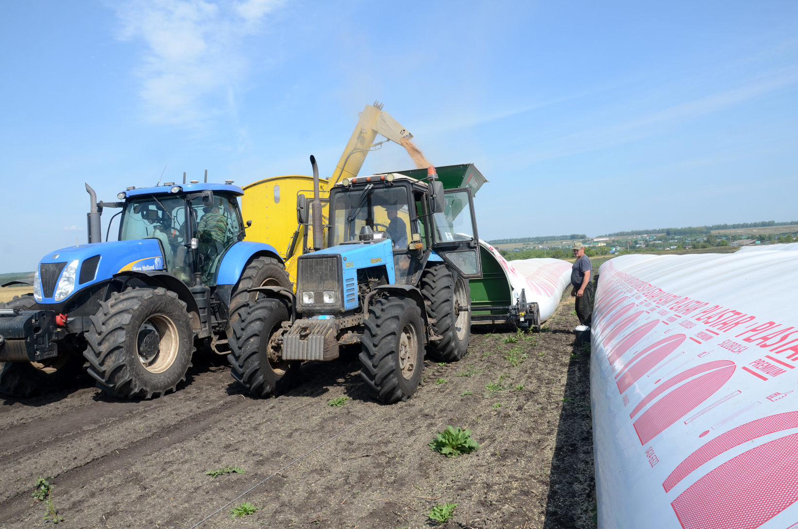 Кучербаевцы достигают высоких урожаев