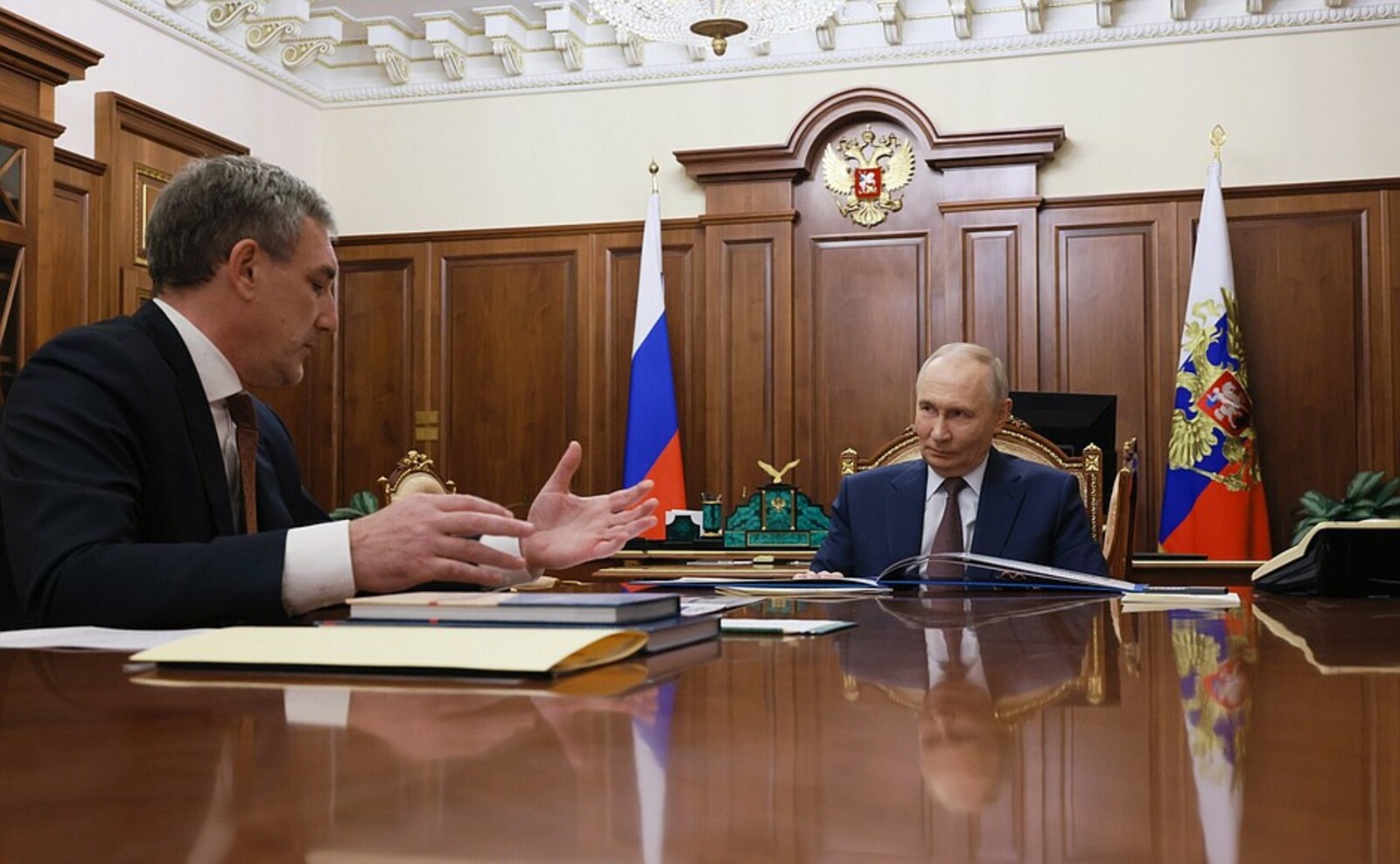 Владимир Путин провёл рабочую встречу с губернатором Амурской области Василием