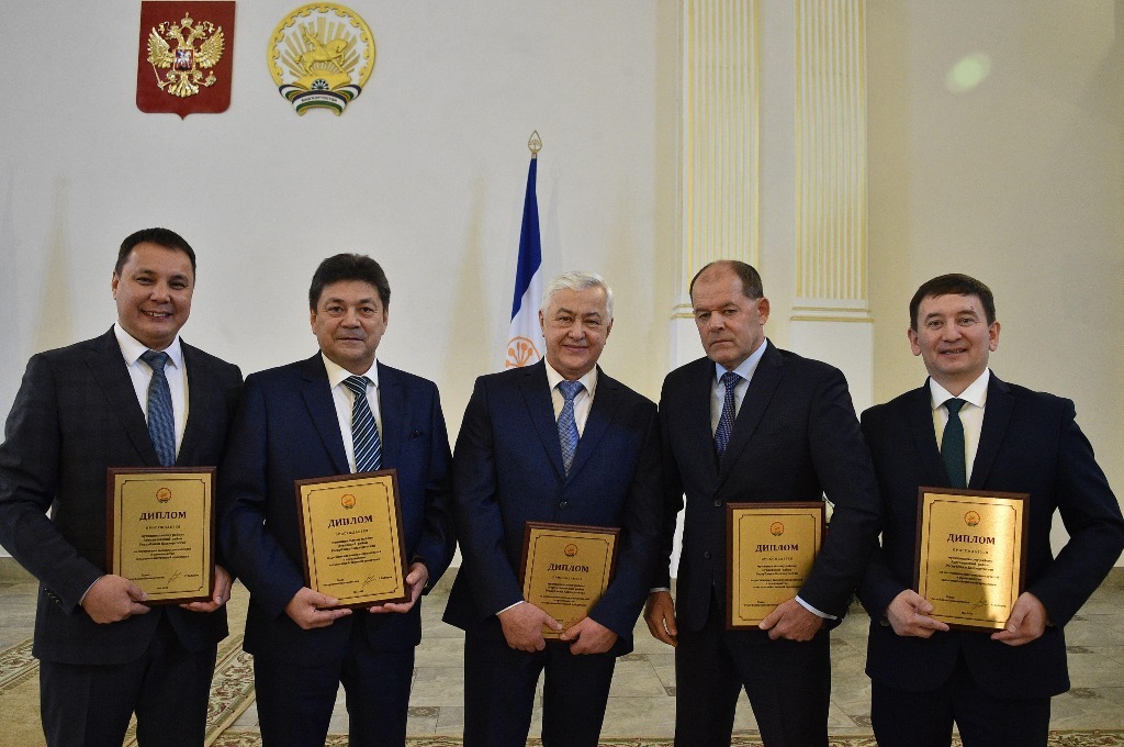Радий Хабиров вручил государственные награды работникам агропромышленного комплекса Башкортостана