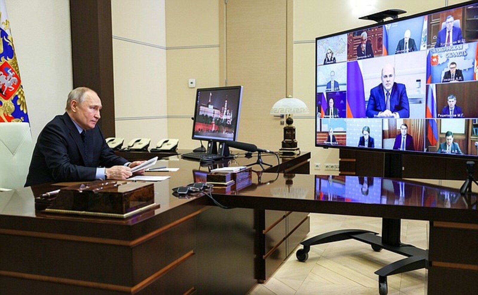Глава государства в режиме видеоконференции провёл совещание с членами Правительства.