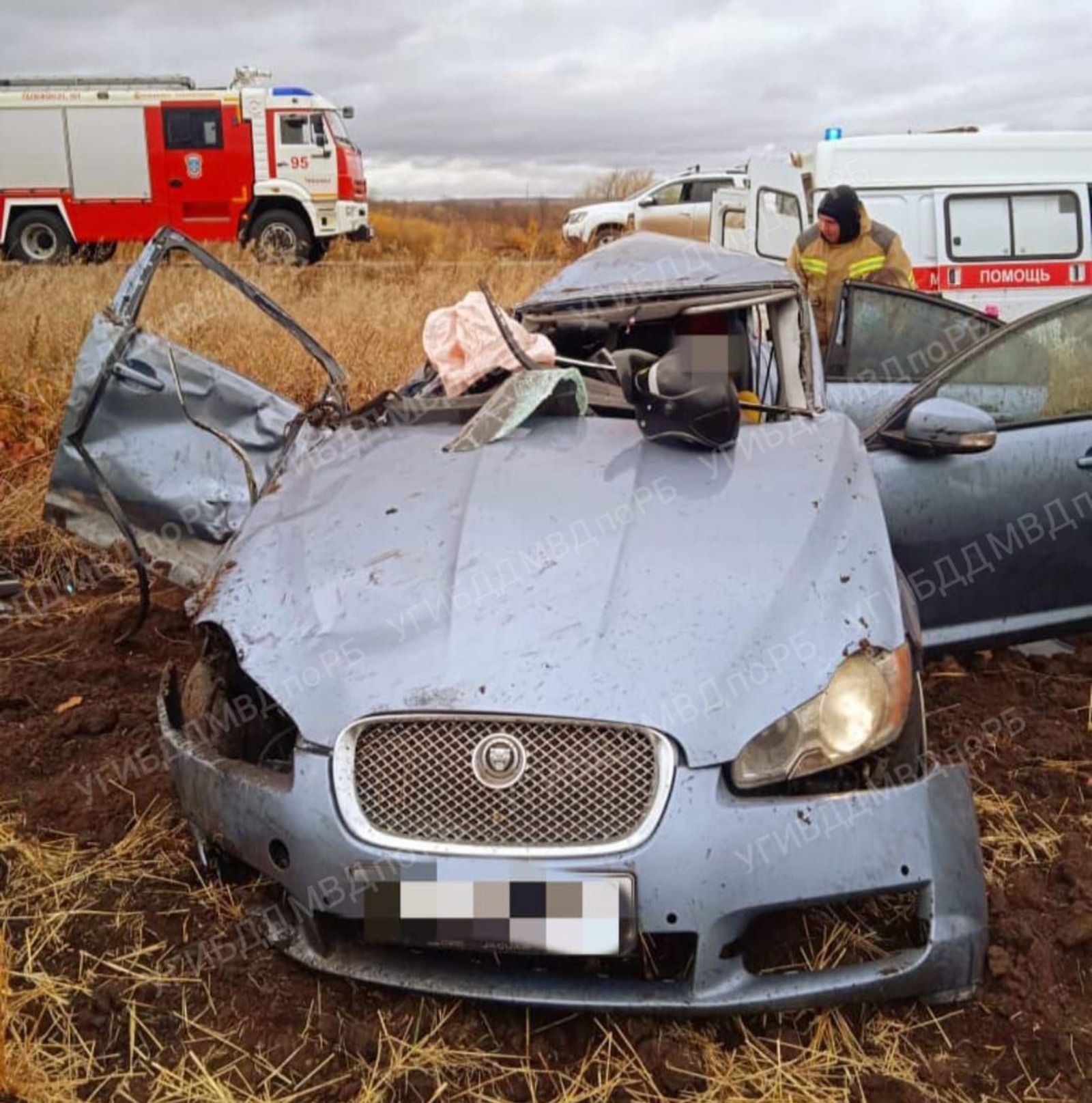 Автомобиль Jaguar съехал в кювет и опрокинулся в Чишминском районе Башкирии