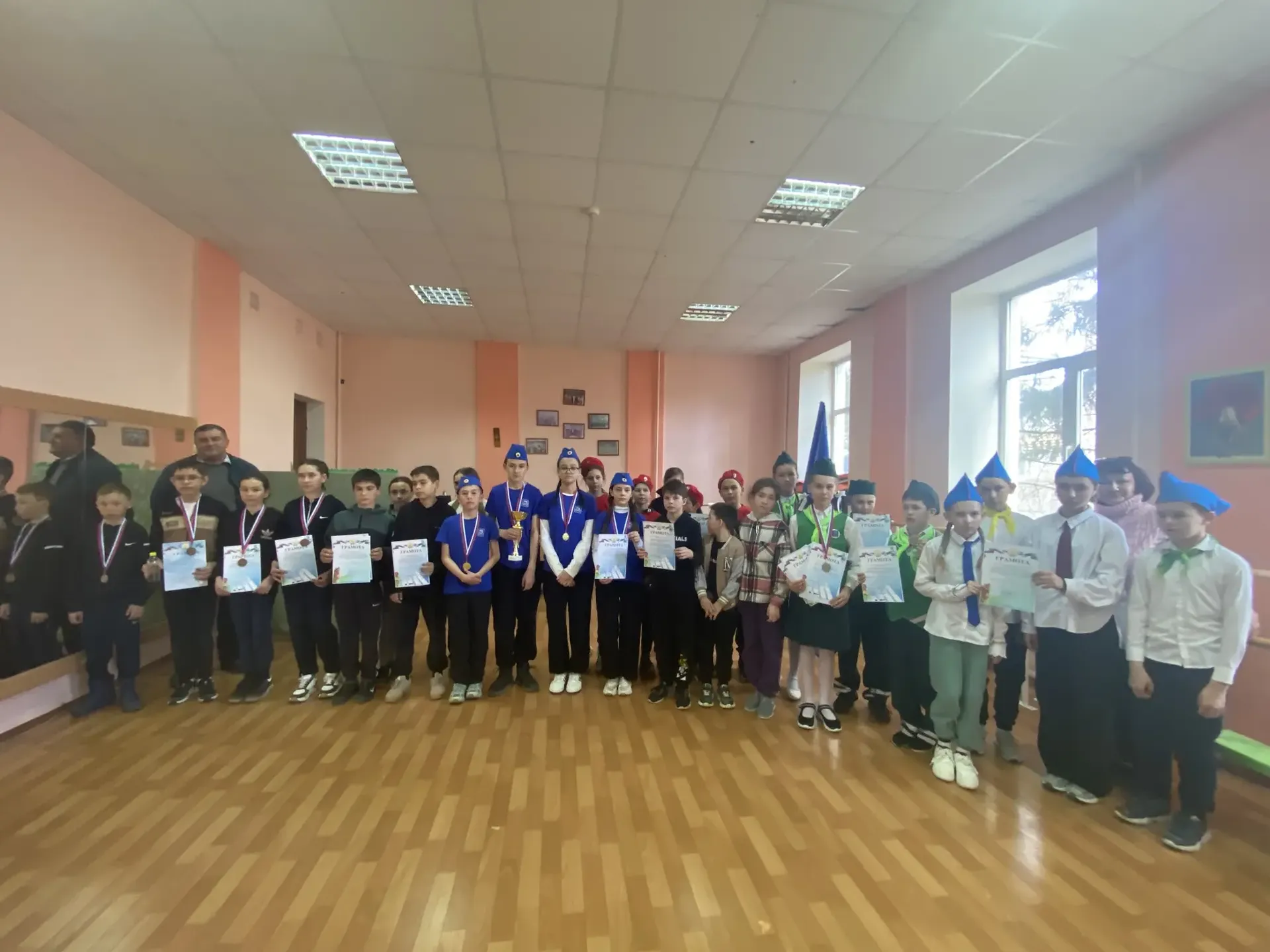 Блистательные выступления юных инспекторов движения