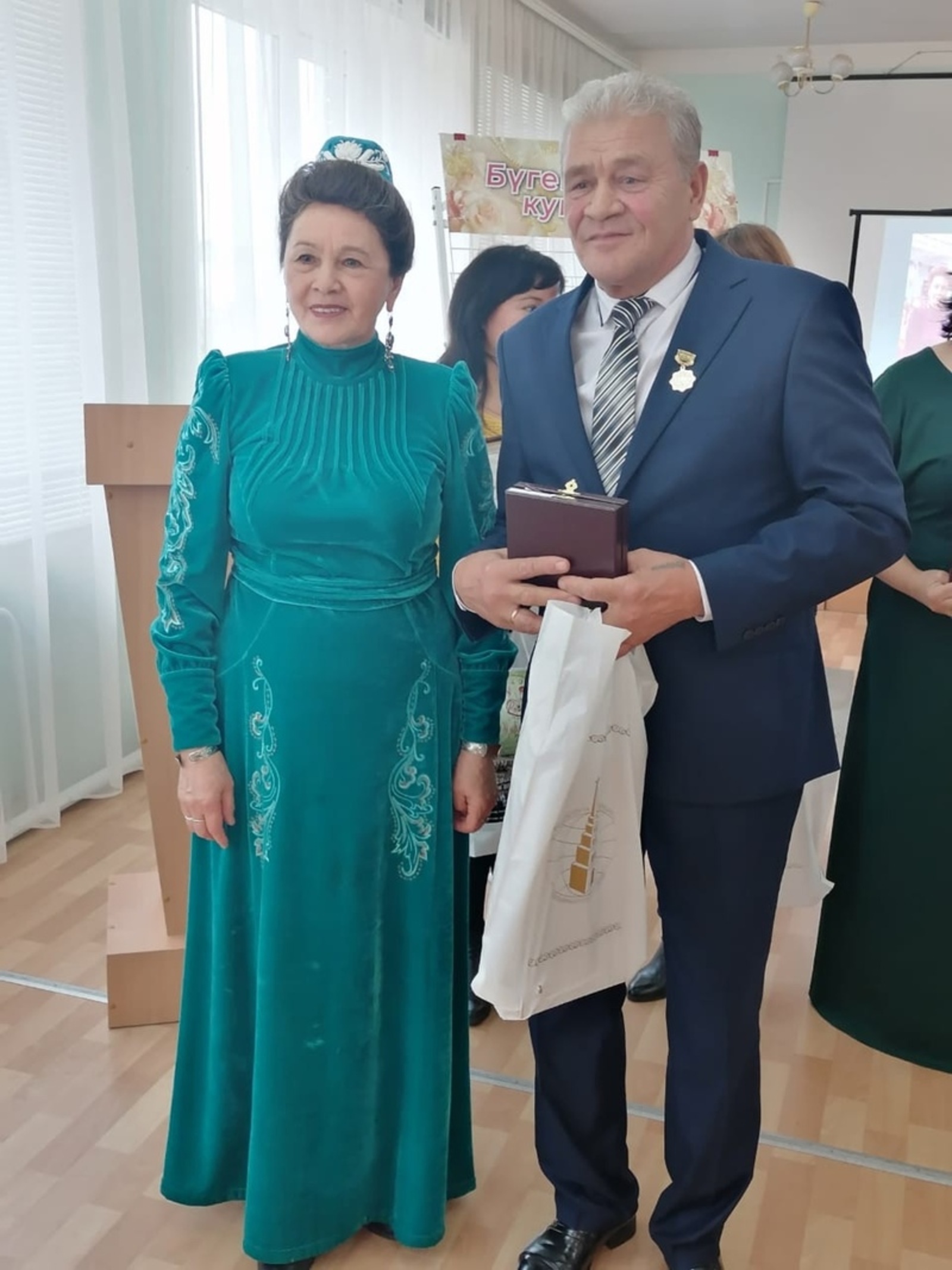 Заведующему СДК из Благоварского района вручили высшую награду Всемирного конгресса татар