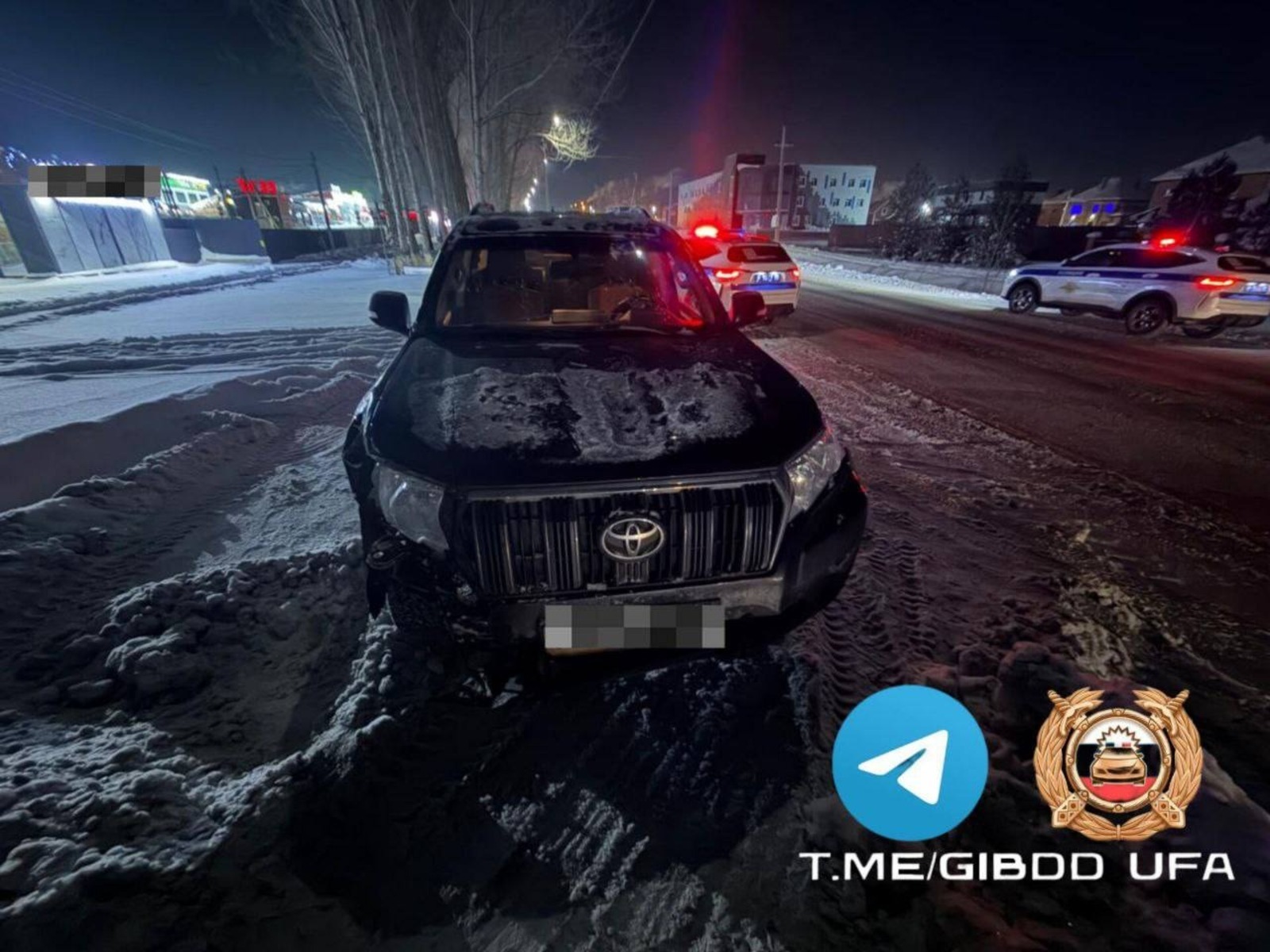 В Уфе водитель внедорожника врезался в электроопору ‎