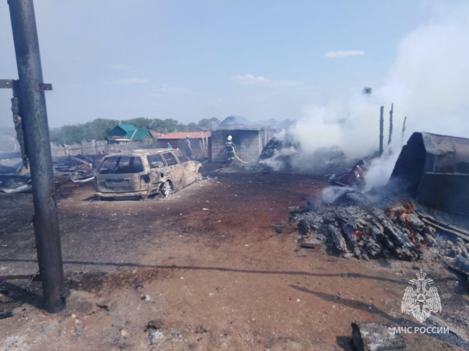 В Башкирии сильный пожар оставил семью с детьми без дома