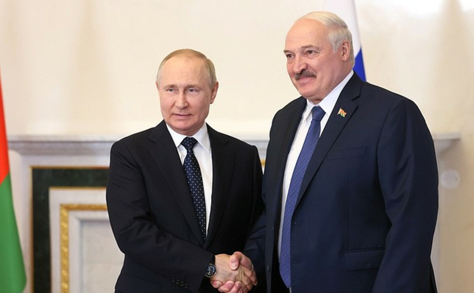 В Константиновском дворце состоялась встреча Владимира Путина и Президента Республики Беларусь Александра Лукашенко