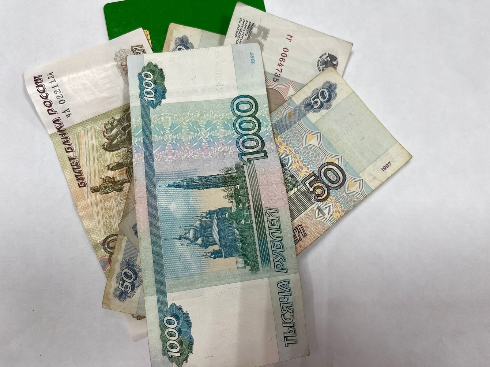 В Башкирии сотрудница банка не дала мошенникам украсть  у женщины миллион рублей