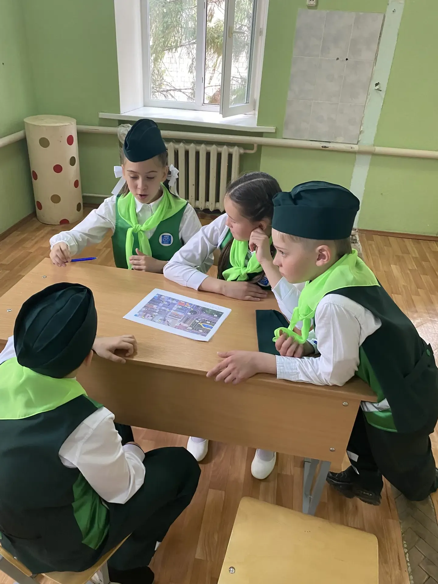 Блистательные выступления юных инспекторов движения