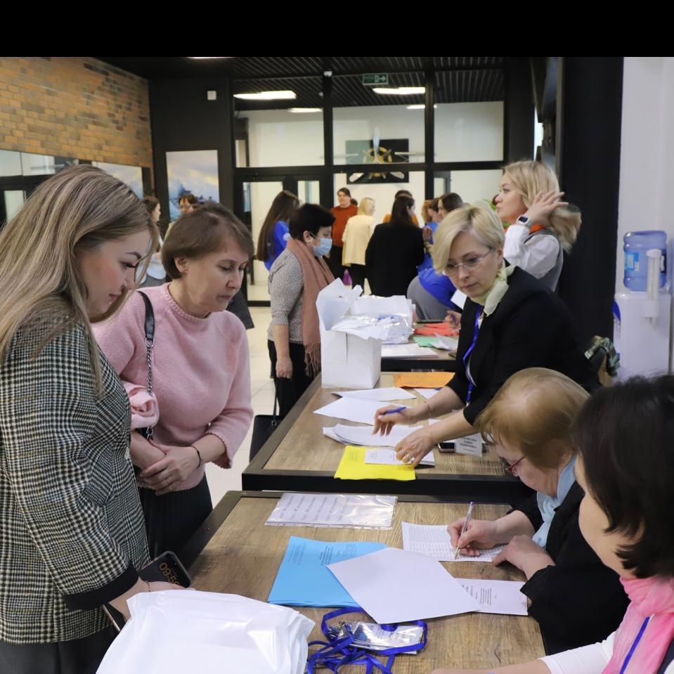 И ветер странствий благоварцам в путь!