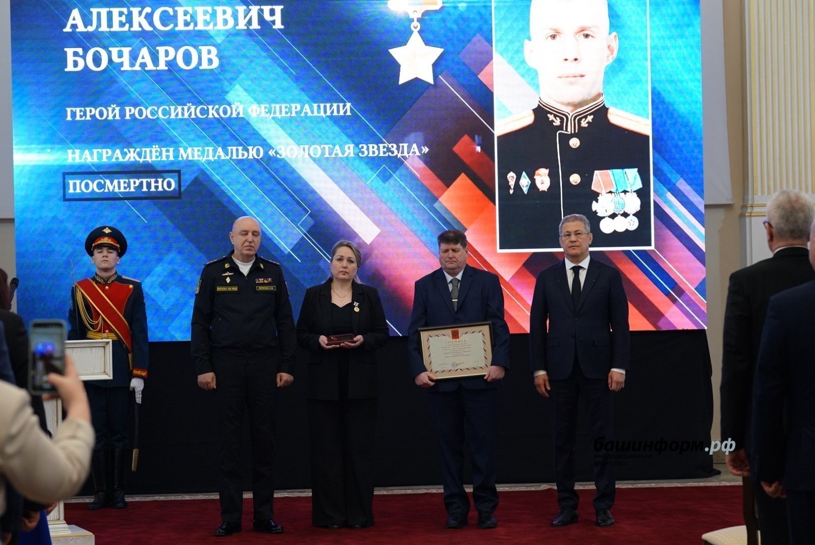 Радий Хабиров рассказал о подвиге Героя России Владислава Бочарова