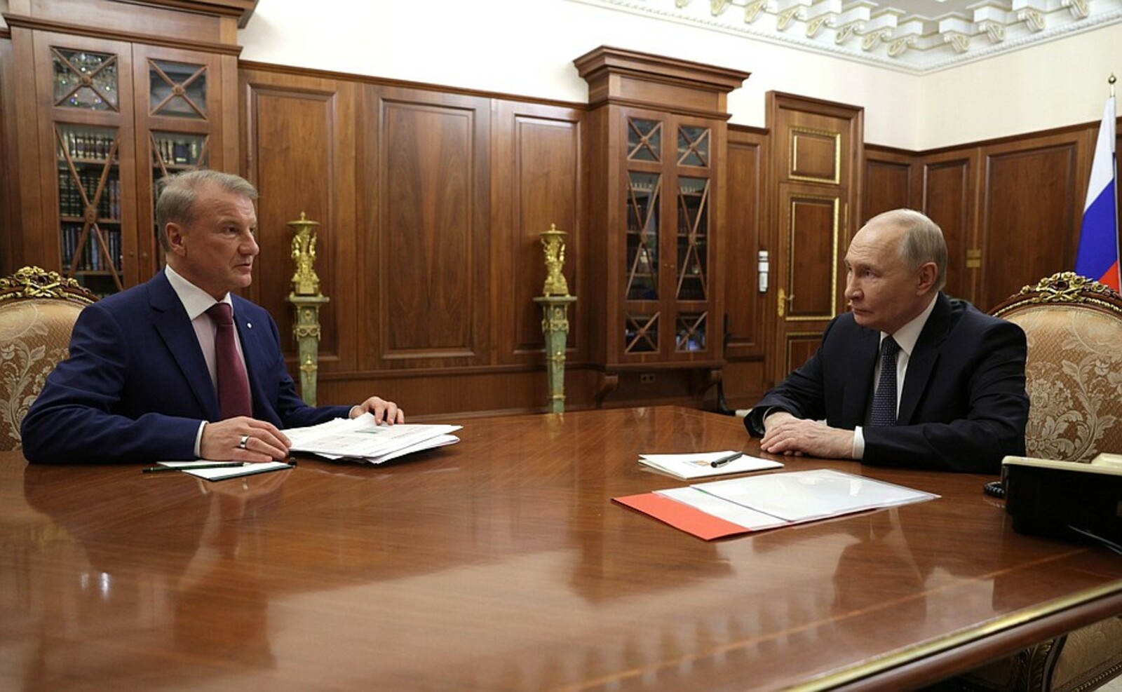 Путин провёл встречу с президентом, председателем правления ПАО "Сбербанк"