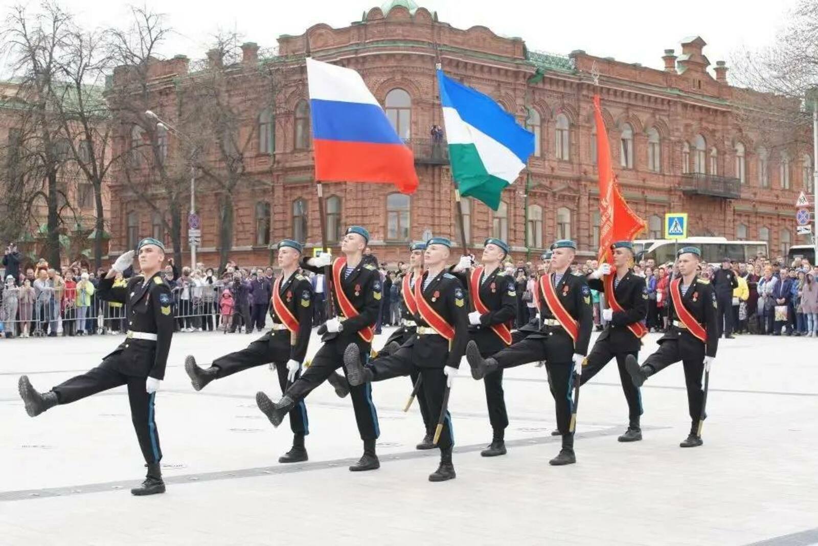 Поздравляю всех жителей республики с Днём Государственного флага Башкортостана!