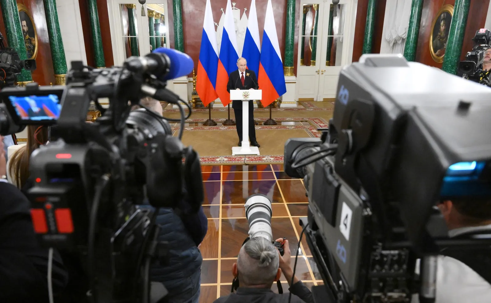 Президент ответил на вопросы представителей средств массовой информации
