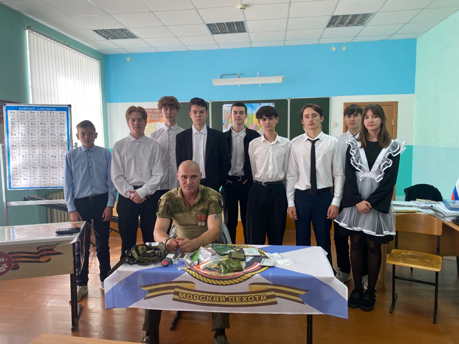 Герой СВО с позывным "Старый" встретился с учащимися Первомайской школы