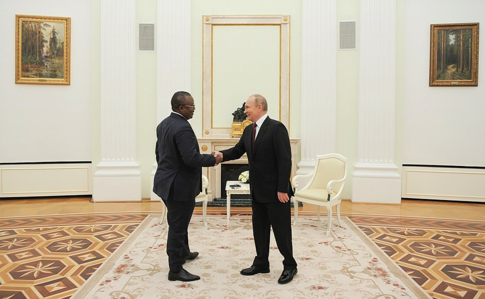 Владимир Путин встретился в Кремле с Президентом Республики Гвинея-Бисау, председателем Экономического сообщества стран Западной Африки (ЭКОВАС) Умару Сиссоку Эмбало