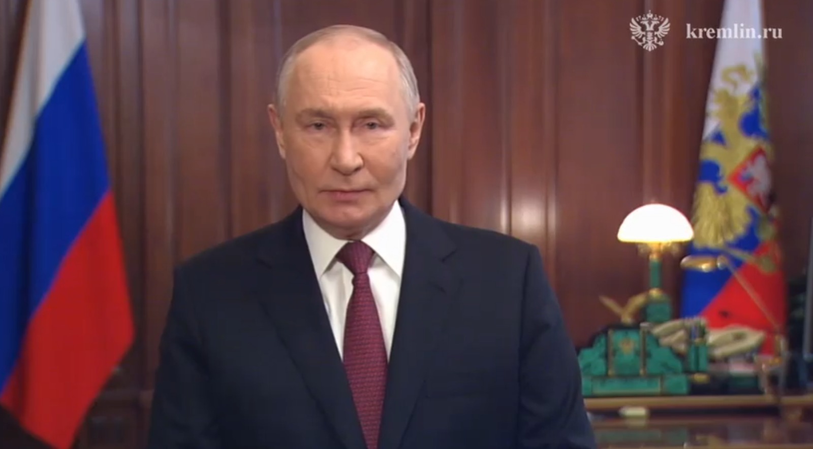 Путин поздравил россиян с Днем защитника Отечества