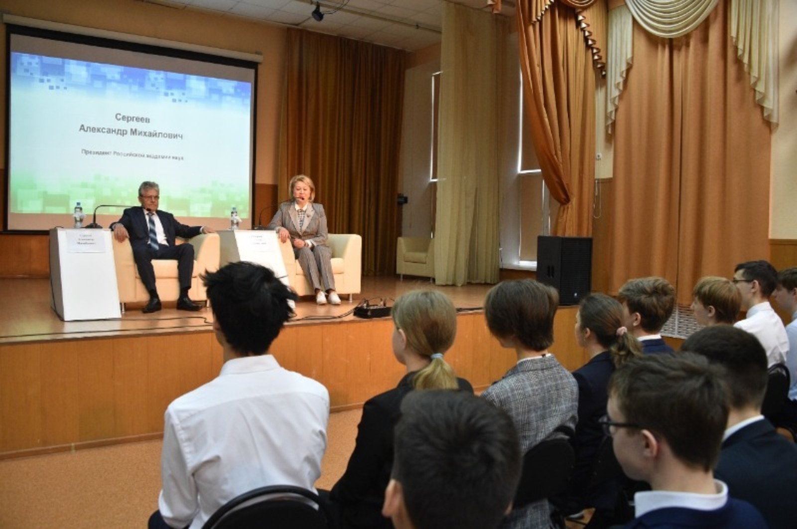 Президент Российской Академии науки Александр Сергеев провел открытый урок для башкирских школьников