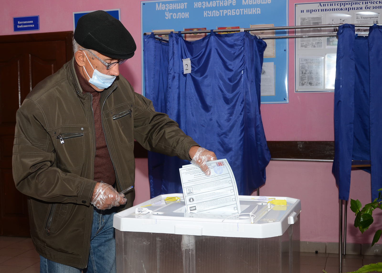 В двух регионах России приступили к подсчету голосов