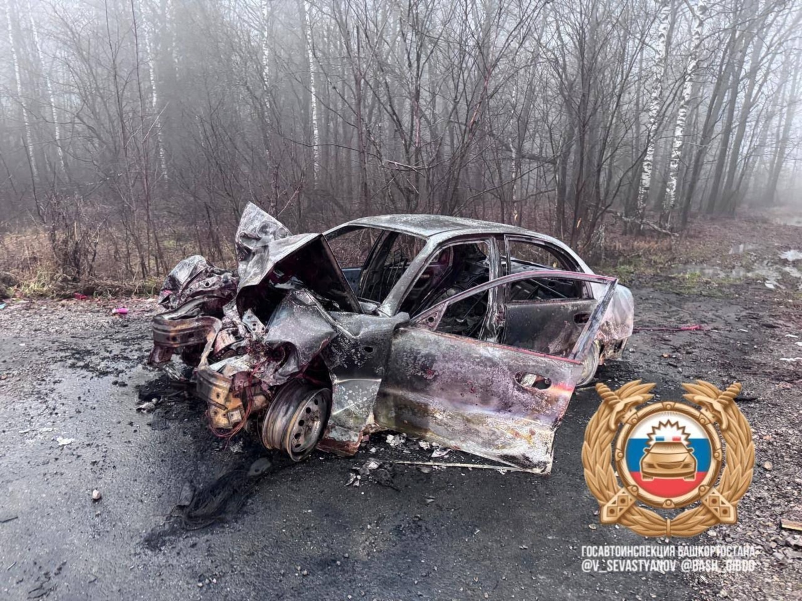 В Башкирии в результате ДТП на трассе загорелся легковой  автомобиль