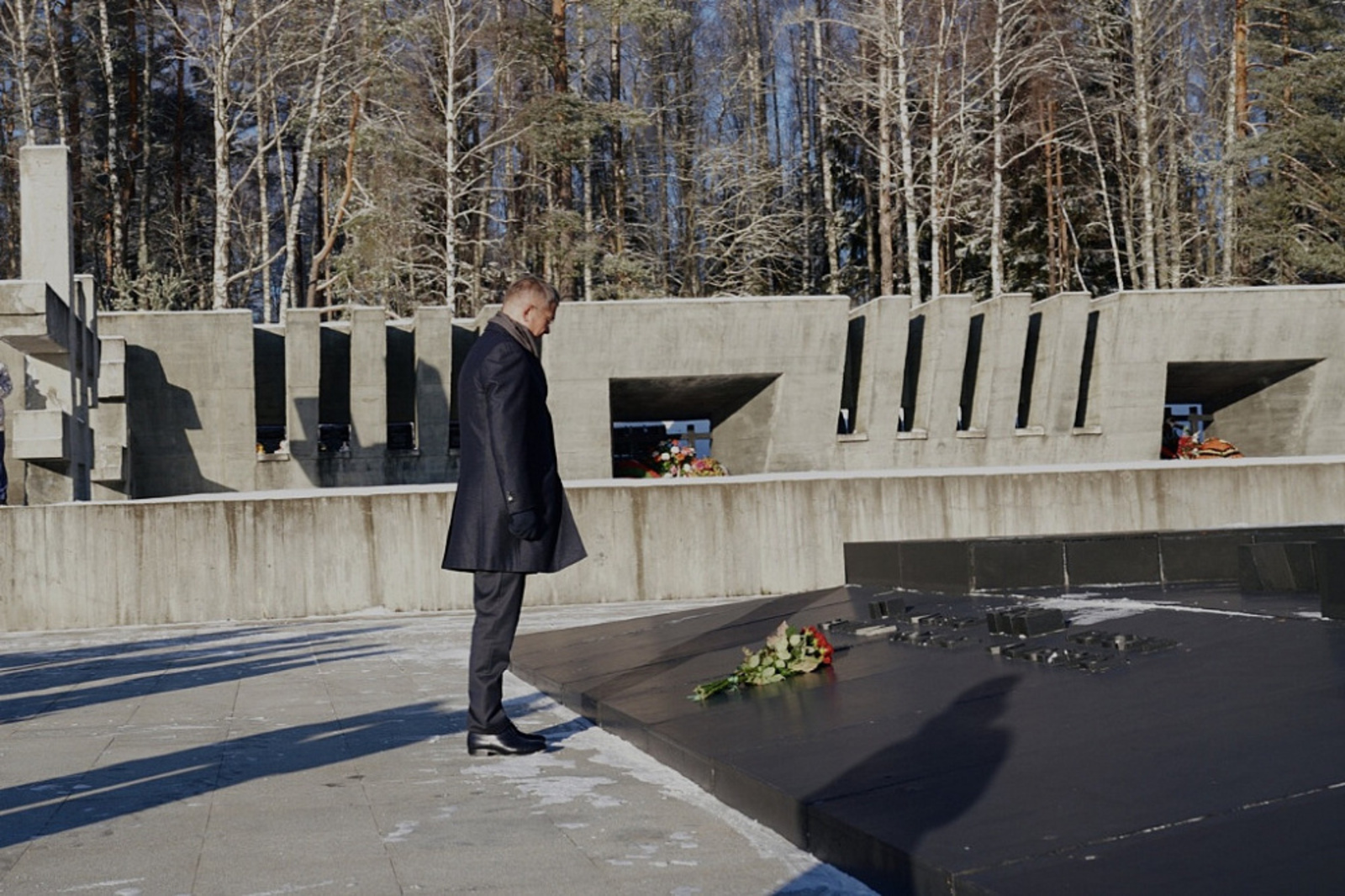 Радий Хабиров возложил цветы к мемориальному комплексу «Хатынь» в Беларуси
